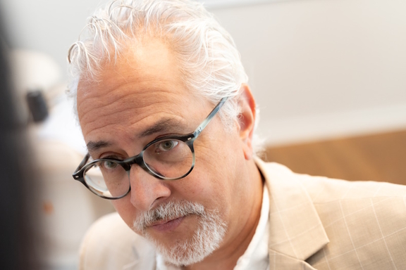 Arbeitsunfähigkeit Brustvergrößerung, Dr. Deb, Central Aesthetics, Plastische Chirurgie & Schönheitschirurgie in Frankfurt