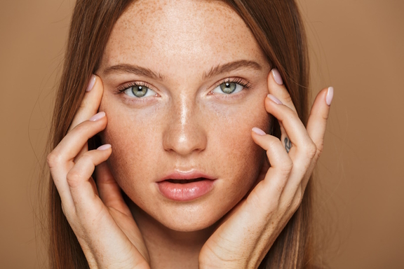 PolyPhil™, Dr. Deb, Central Aesthetics, Plastische Chirurgie & Schönheitschirurgie in Frankfurt