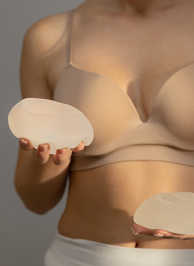 Brustvergrößerung, Dr. Deb, Central Aesthetics, Plastische Chirurgie & Schönheitschirurgie in Frankfurt